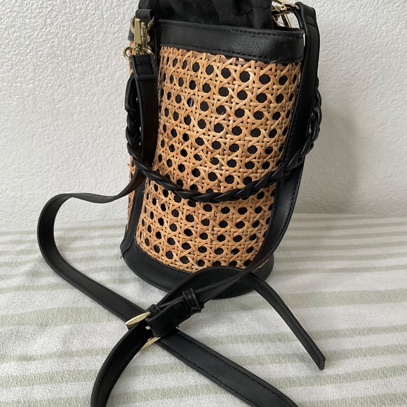 Tommy Bahama rattan bucket bag Draw String Top Bag  Vacation Bag - Picture 2 of 11